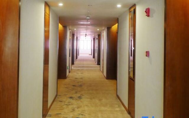 Zhuhai Art Exhibition International Hotel (Mingzhu Station Sam's Club)