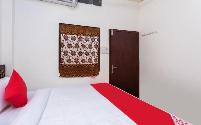 OYO 30888 Hotel Mahadev