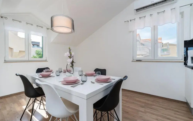 Villa S