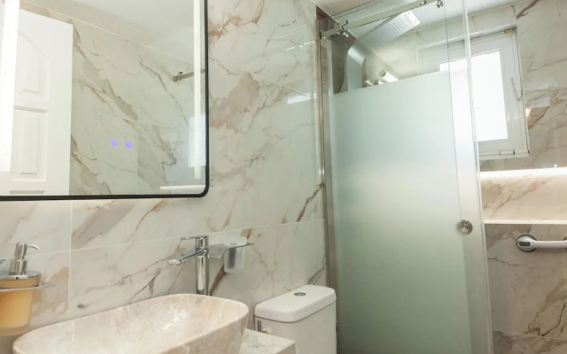 Deluxe 3 Bd House near Lagonisi w Garden