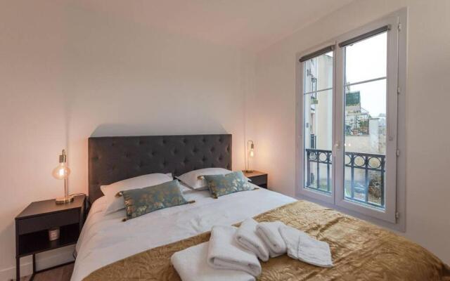 Arty Paris apartment Disneyland