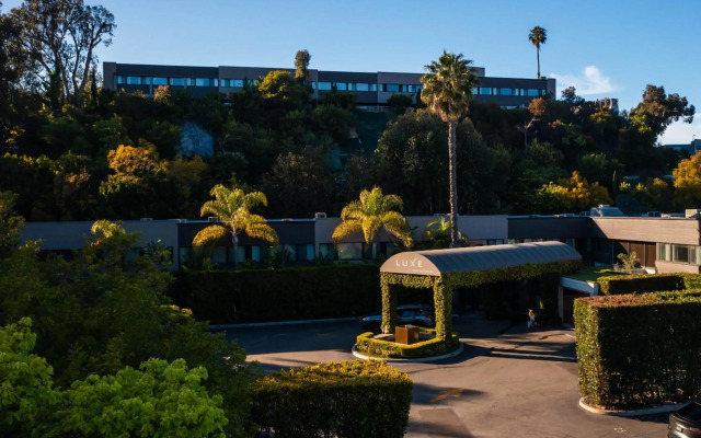 Luxe Sunset Boulevard Hotel