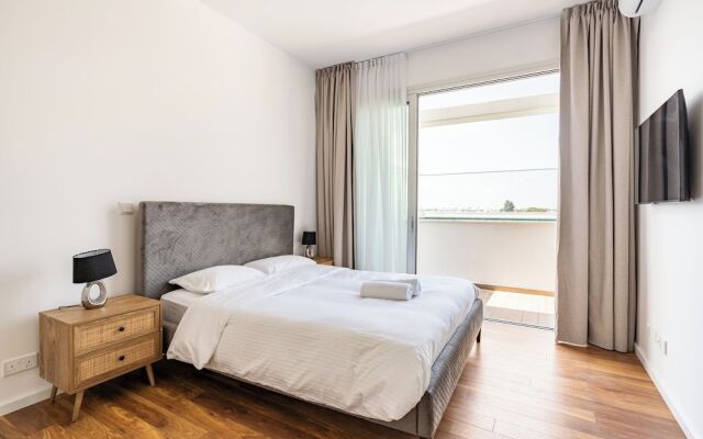 YAMAS Urban Living Pool Penthouse Marvel