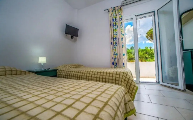Tesys Studios & Apartments