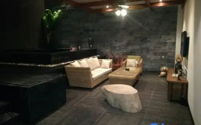 Shuimu City Hot Spring Holiday Hotel