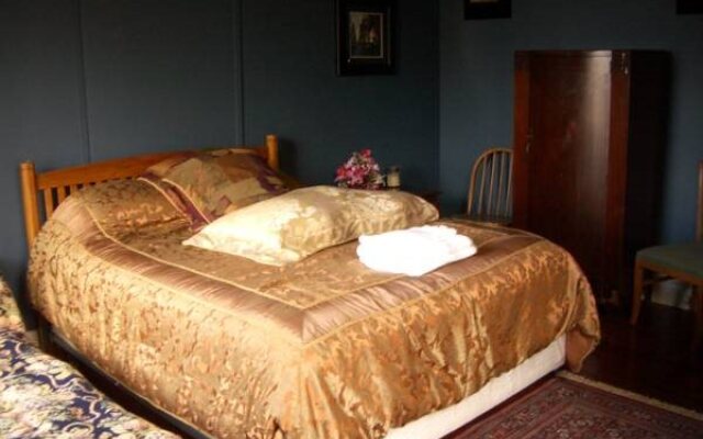 Ubon Thai Victorian Inn & Restaurant