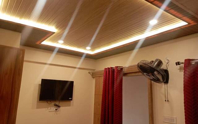 Goroomgo GP Mall Road Nainital