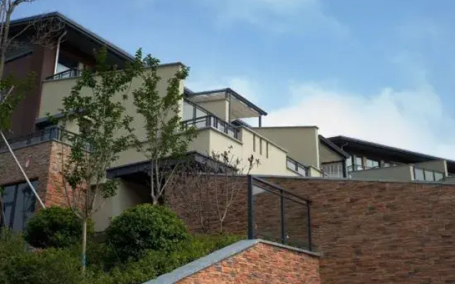 Yin Theme Hot Spring Villa Inn