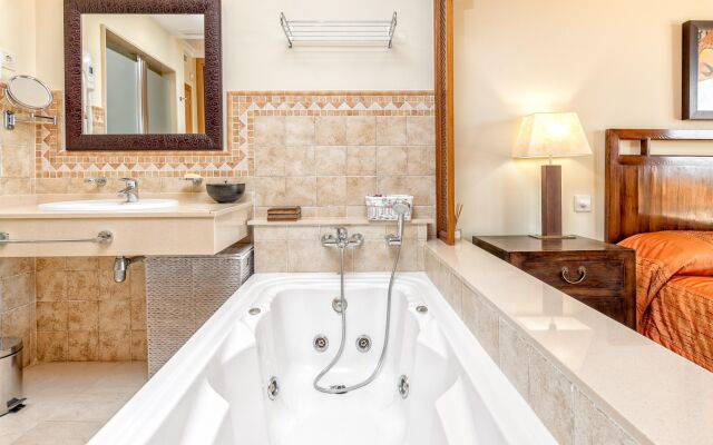 Stunning 2BR Sea View Condo 8 in Malibu