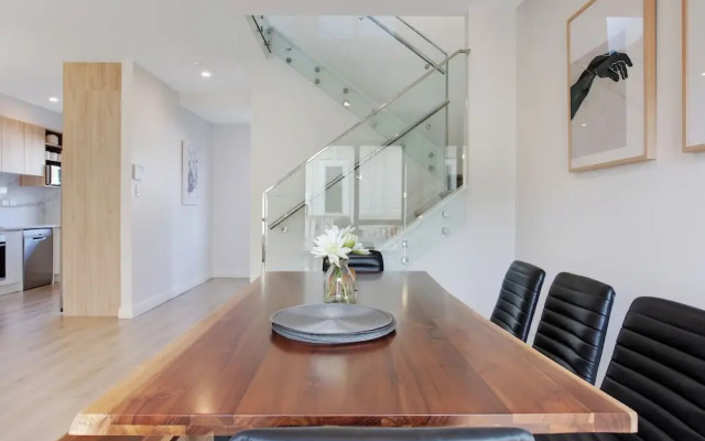 Central Oasis Townhouse with Parking