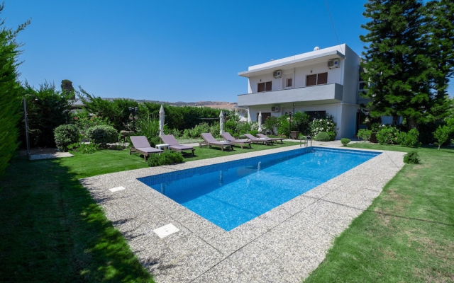 Euphoria Home for 6 with pool and garden