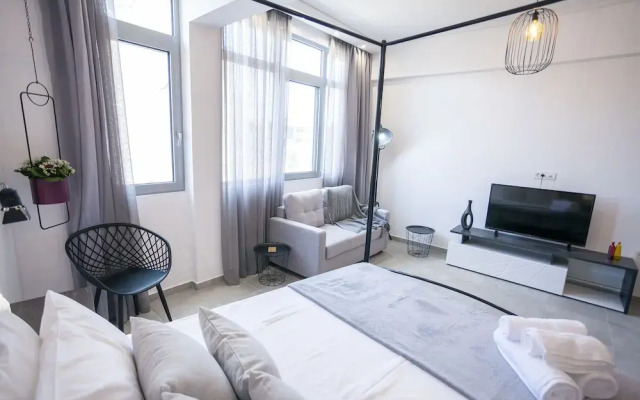 Aristophanes luxury flat Psyrri square