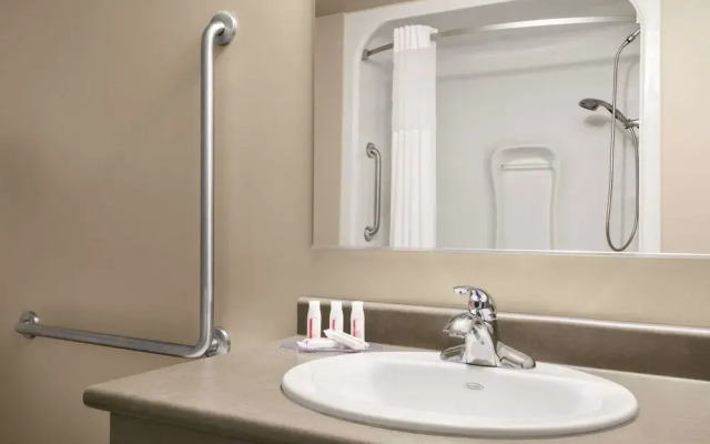 Days Inn Thunder Bay North