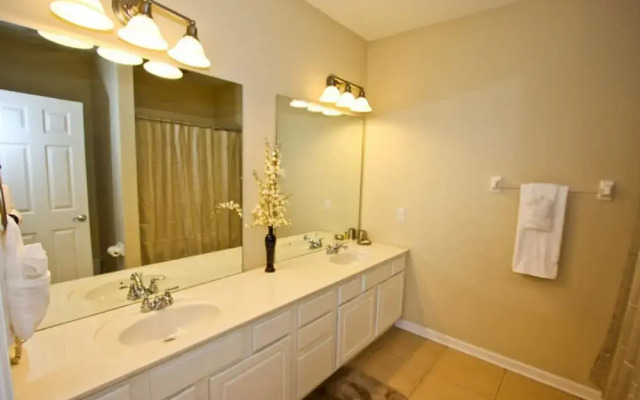 4845 Vista Cay