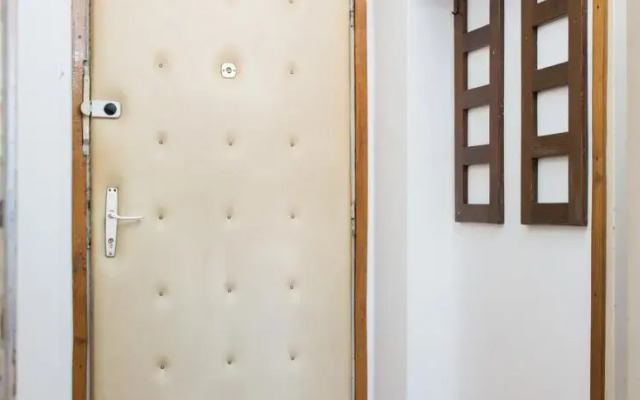 Downtown Cosmopolitan Apartment