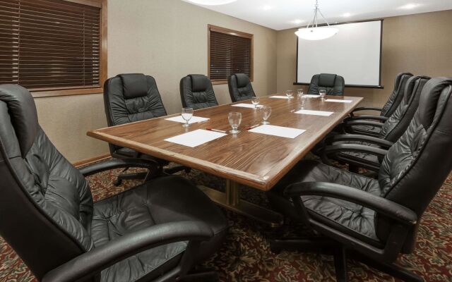 Stony Plain Inn and Suites