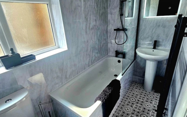 Cozy House in Bridgwater - Sleeps 6 - Long Stays