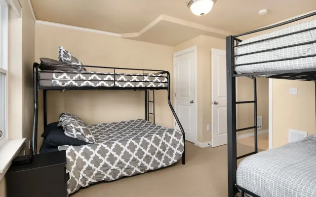 Seattle Vacation Home: Life's A Game