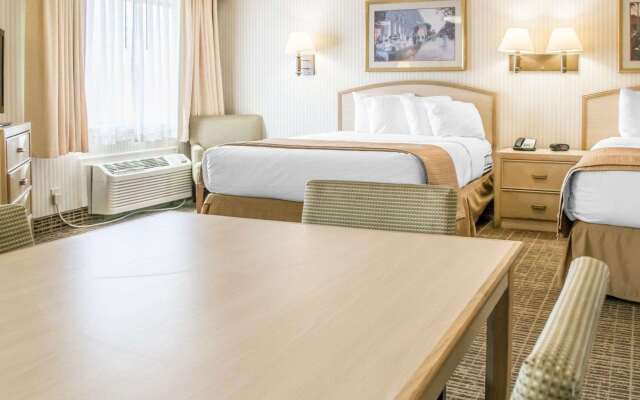 Clarion Pointe Louisville East