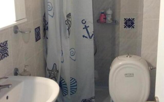 Small apartment 10 min (walk) from Piraeus port