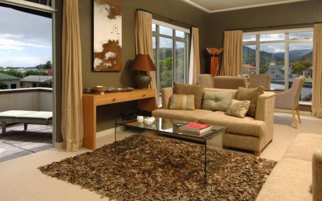 Consulate Apartments – Balcony – Nelson