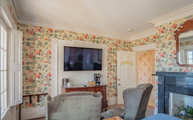 The Yankee Clipper Inn