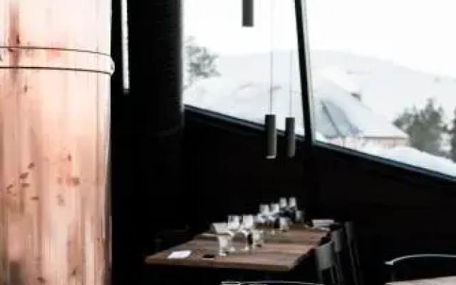 Golden Crown - Levin Iglut