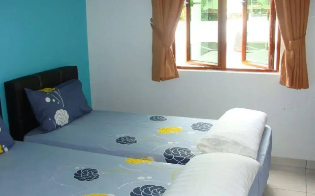 White House Homestay