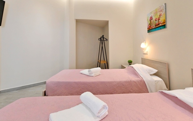 Sabbia Seafront Apartment 3 by TravelPro Servi...