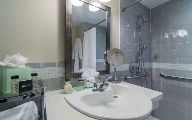 Orchid Key Inn - Adults Only