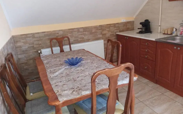 "appartment for 10-16 Persons"