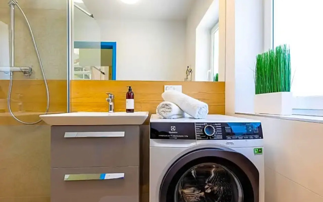 Seaview House with fireplace