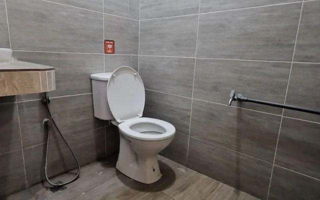 90372 Greybirds Hostel