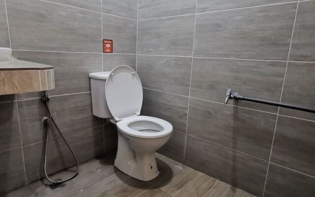 90372 Greybirds Hostel