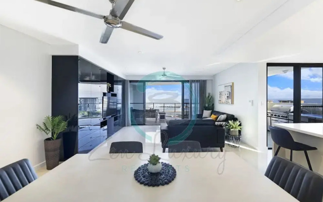 Zen Arkaba 3BR Luxury Waterfront Apt Pool BBQ