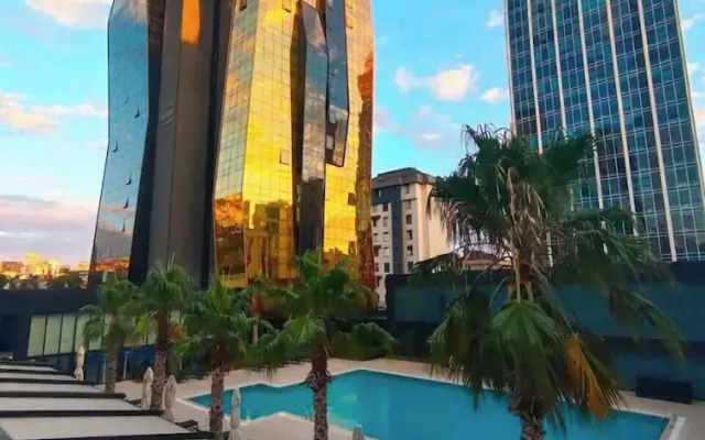studio unit with pool and gym