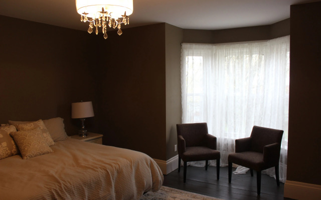 Maplehurst Manor B&B