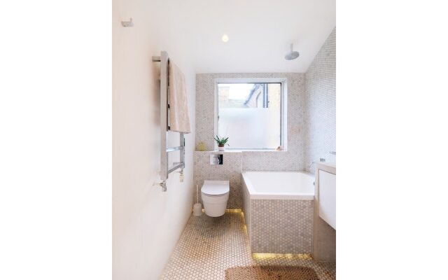 Spacious Modern 3 bed Architect-designed House