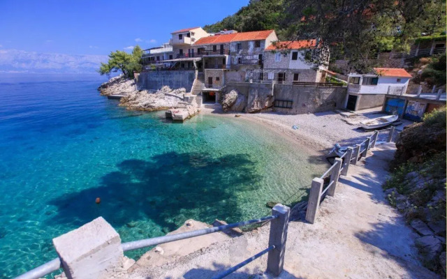 Seaside secluded apartments Cove Pobij, Hvar - 7506
