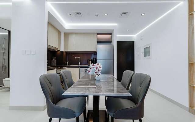 Stayis- 1 BR Spacious & Luxury Apartment