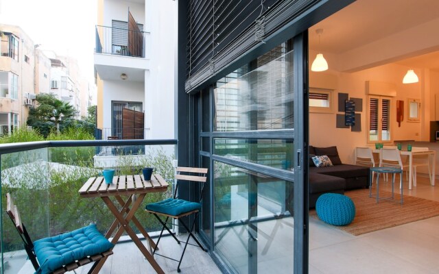 Trendy with balcony on Sheinkin by FeelHome