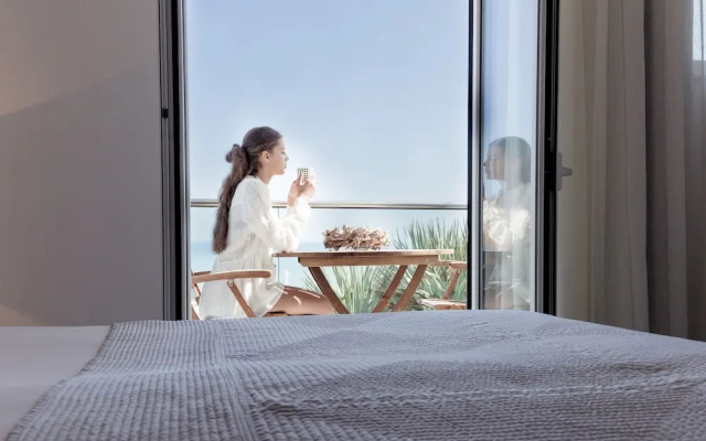 Akrogiali Beach Hotel