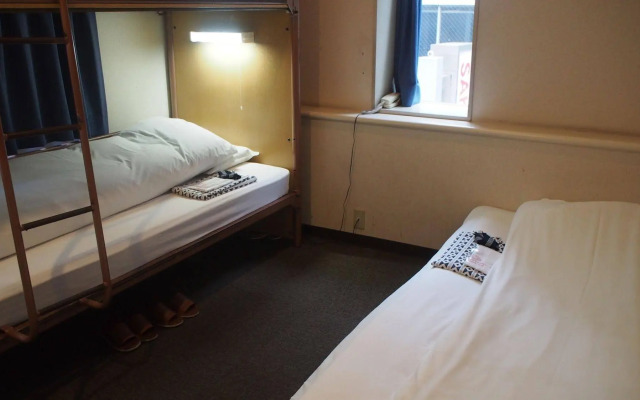Sakura Hotel Jimbocho - Hostel