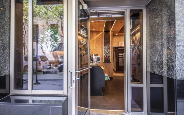 Courtyard by Marriott Chicago Magnificent Mile