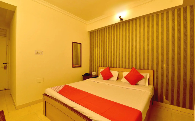 OYO 22915 C M Regency