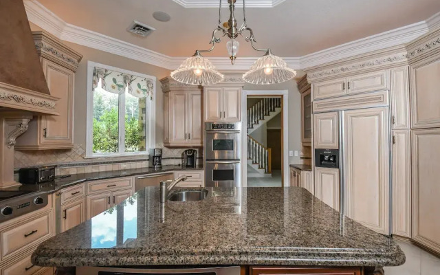 Preston on the Lake 5 Bedroom House