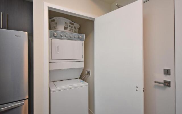 Royal Stays Furnished Apartments - Missisauga City Centre