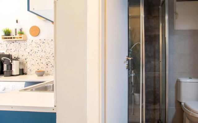 Ermou 18 Mosaics boutique aprtm in Parliament square