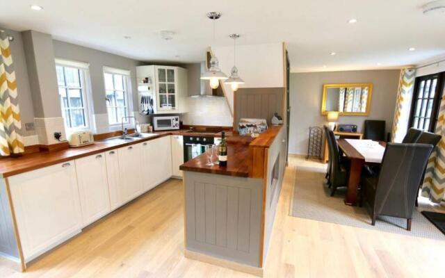 20 Tudor Court " Four Star AA accommodation"