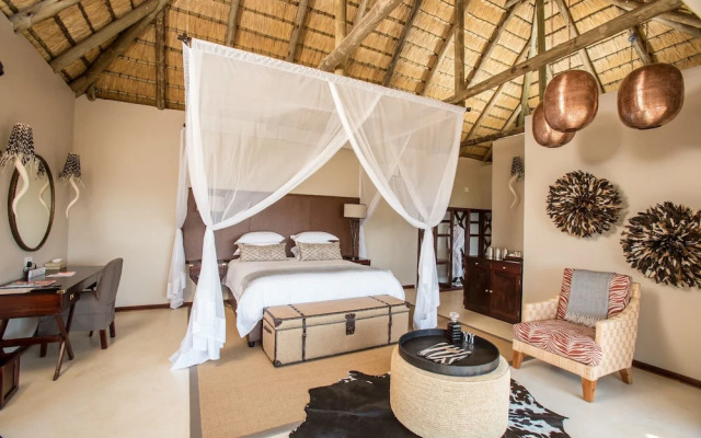 Umzolozolo Private Safari Lodge